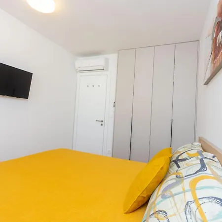 Jugo Apartamento
